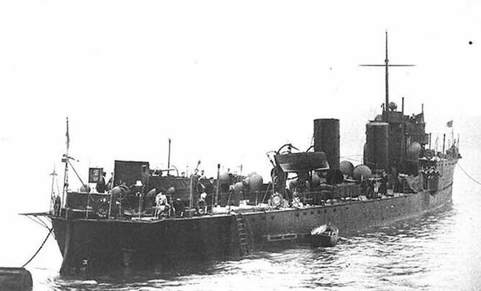 HMS Itchen from the stern 