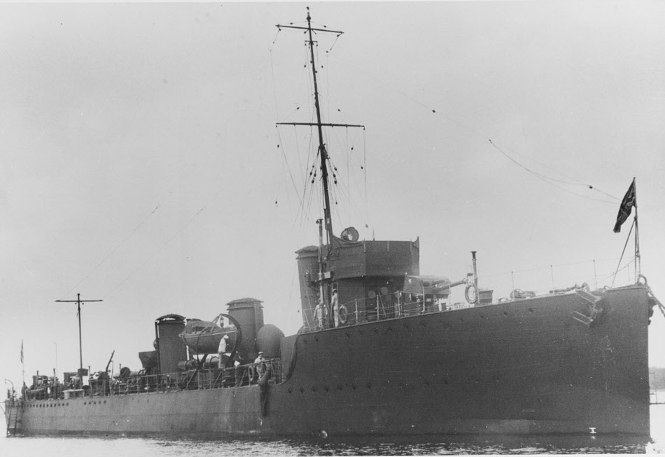 HMS Lynx from the right 