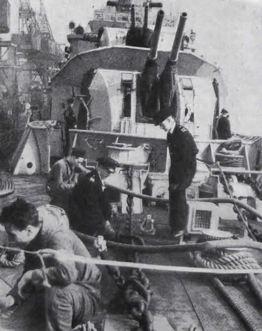 Refuelling HMS Manxman 