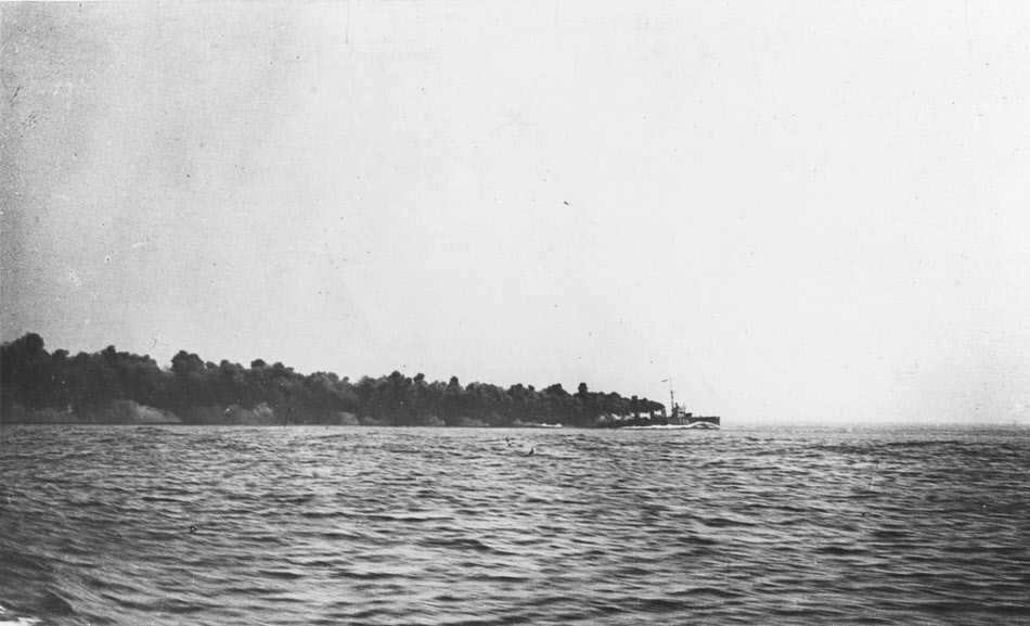 HMS Oracle laying smoke screen 