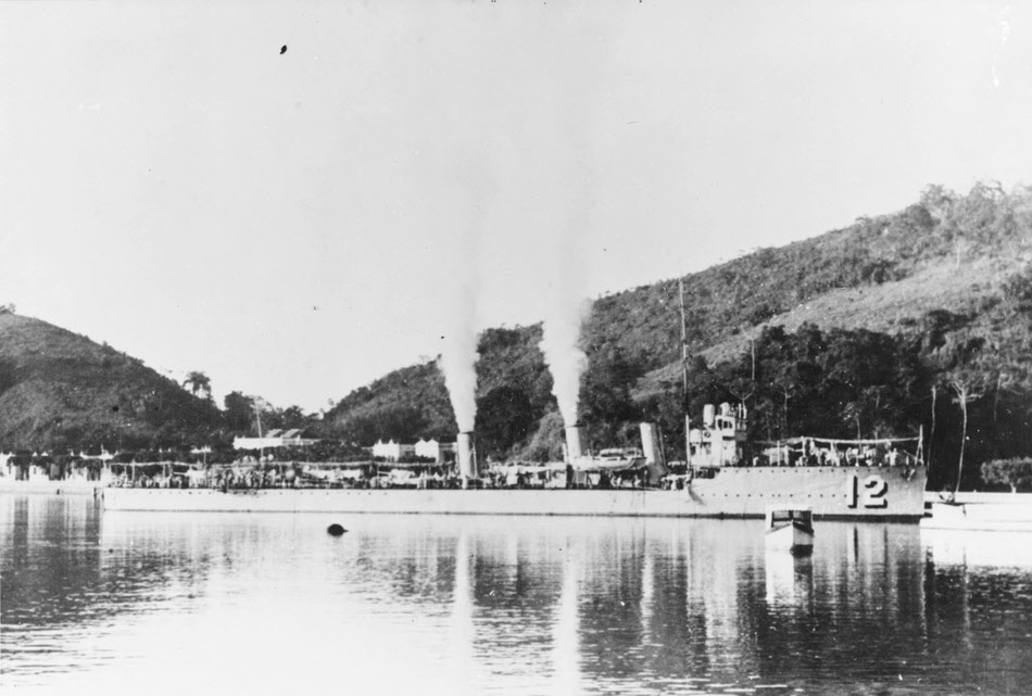 HMS Porpoise as the Maranhao from the right 