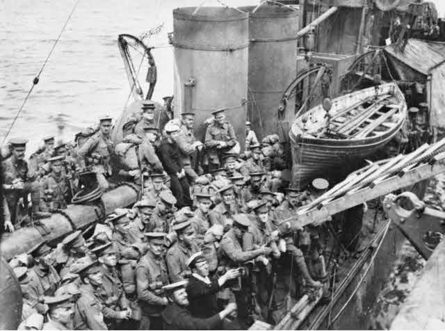 Australians moving from HMS Usk to HMS London