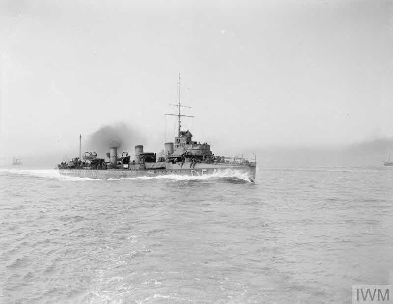 HMS Violet at speed