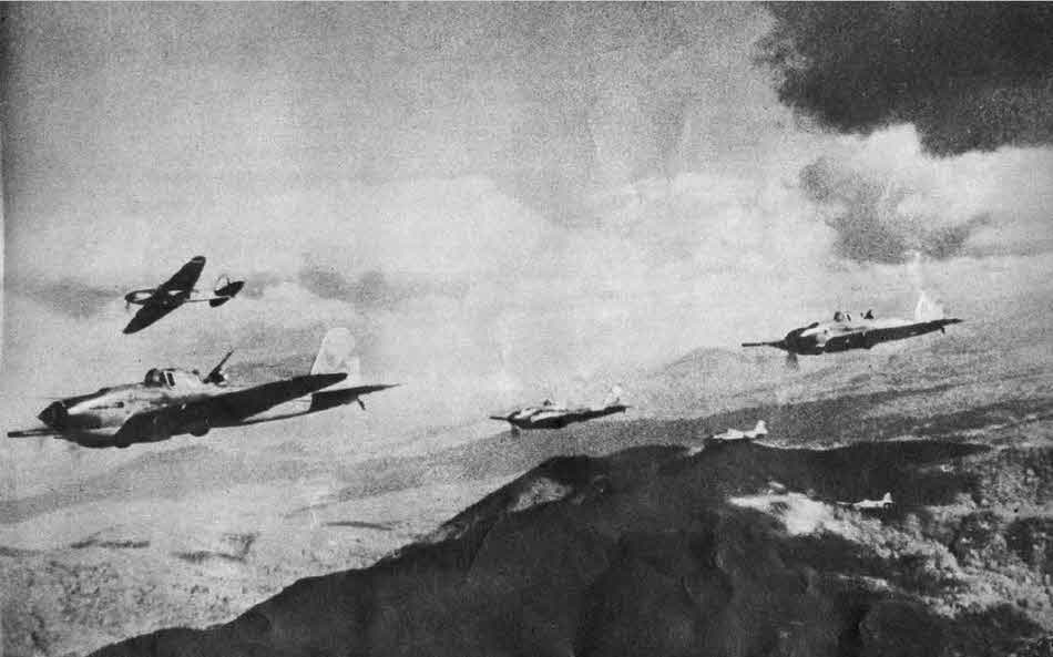 Two-seat Ilyushin Il-2M in formation 