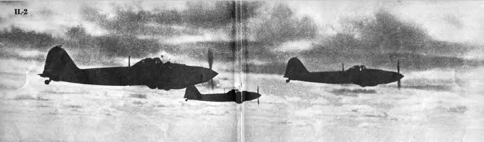 Single seat Ilyushin Il-2 in formation 