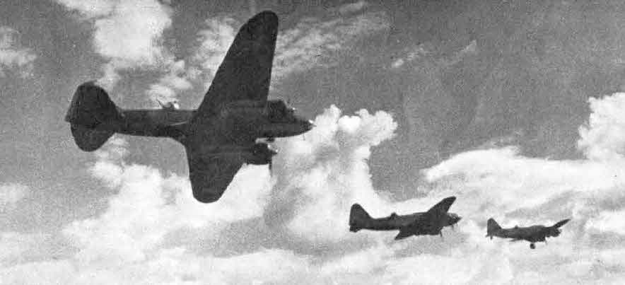 Formation of Ilyushin Il-4s from below 