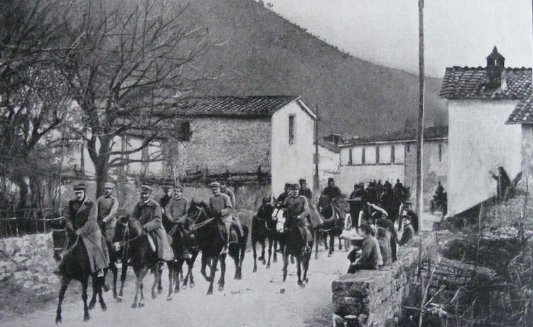 Italian Field Artillery on the move, 1916 