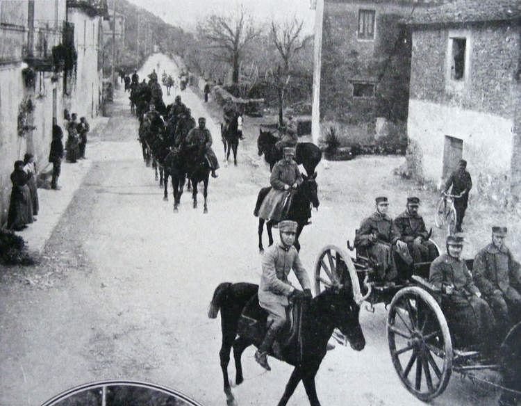 Italian gunners on the march 