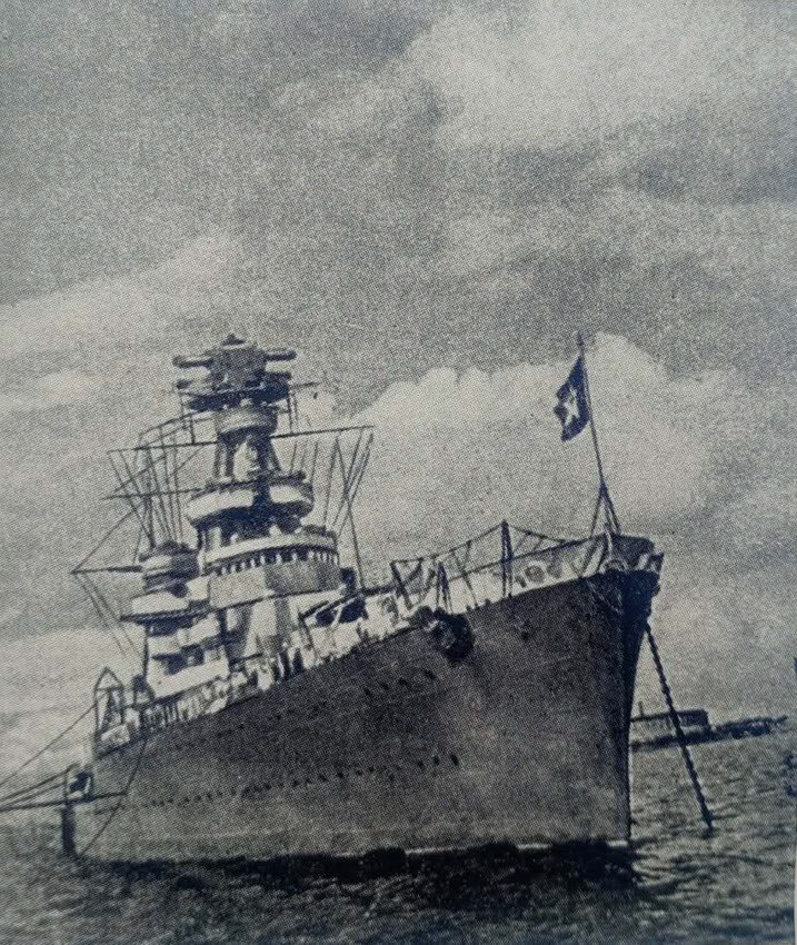 Cruiser Kirov from bows 