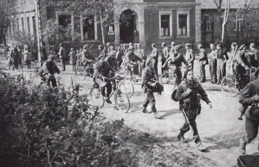 Liberated French POWs at Brelingen 