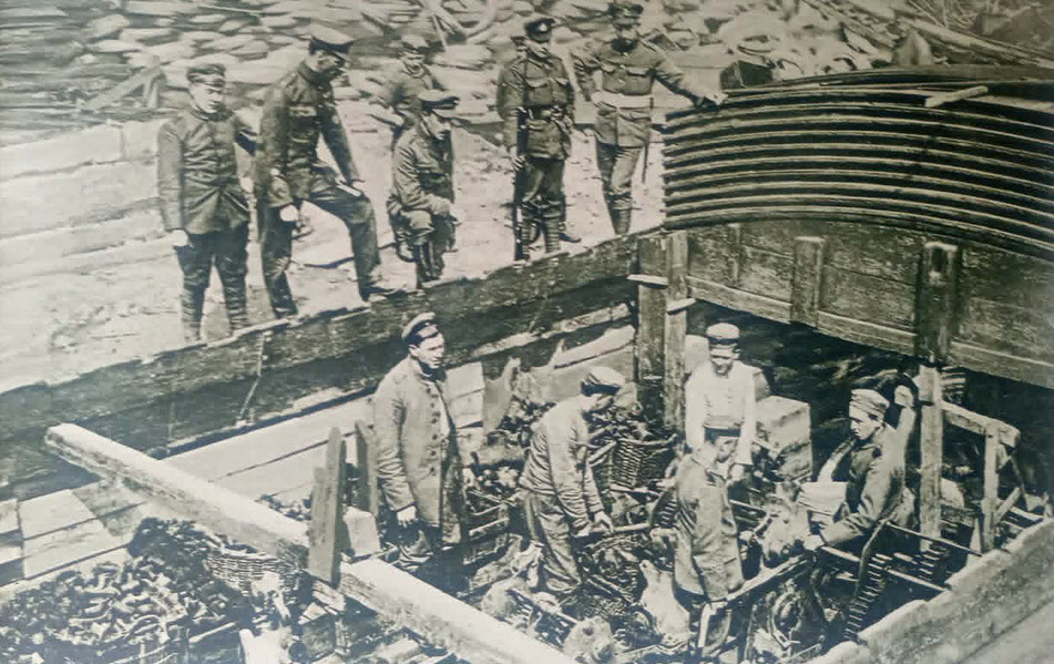 Loading looted Belgian machinery into barge 