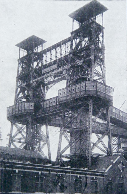 'Tower Bridge' pit head, Loos 