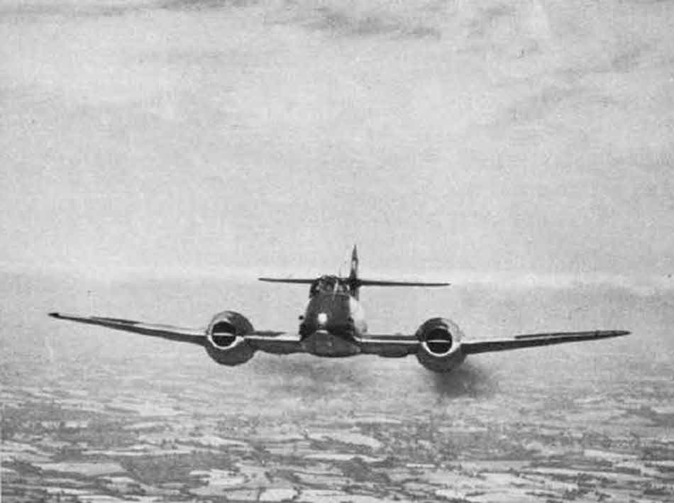 Gloster Meteor F1 from the front 