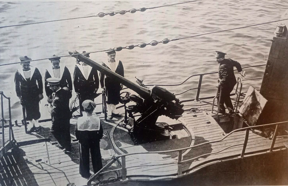 Admiral Muselier gives awards on Minerva