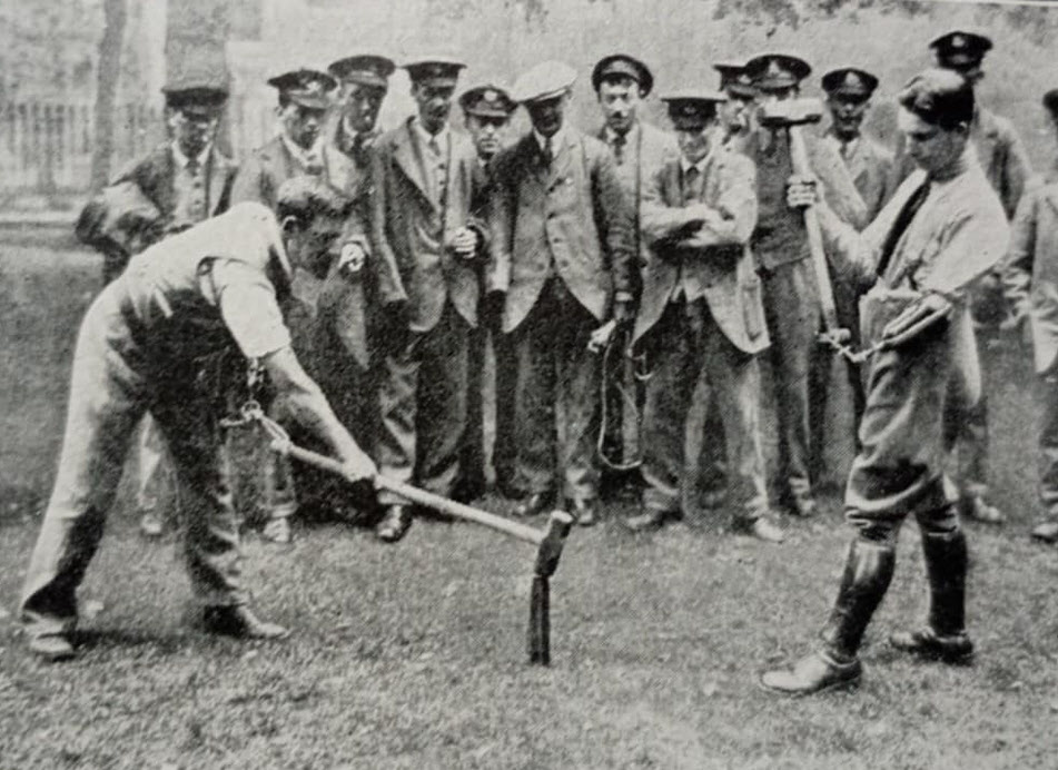 One-armed soldier using Sledgehammer 