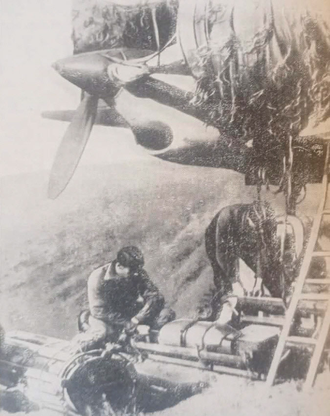 Petlyakov Pe 2 being rearmed, c.1941 