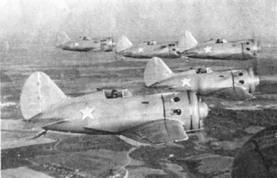 Formation of Polikarpov I-16s 