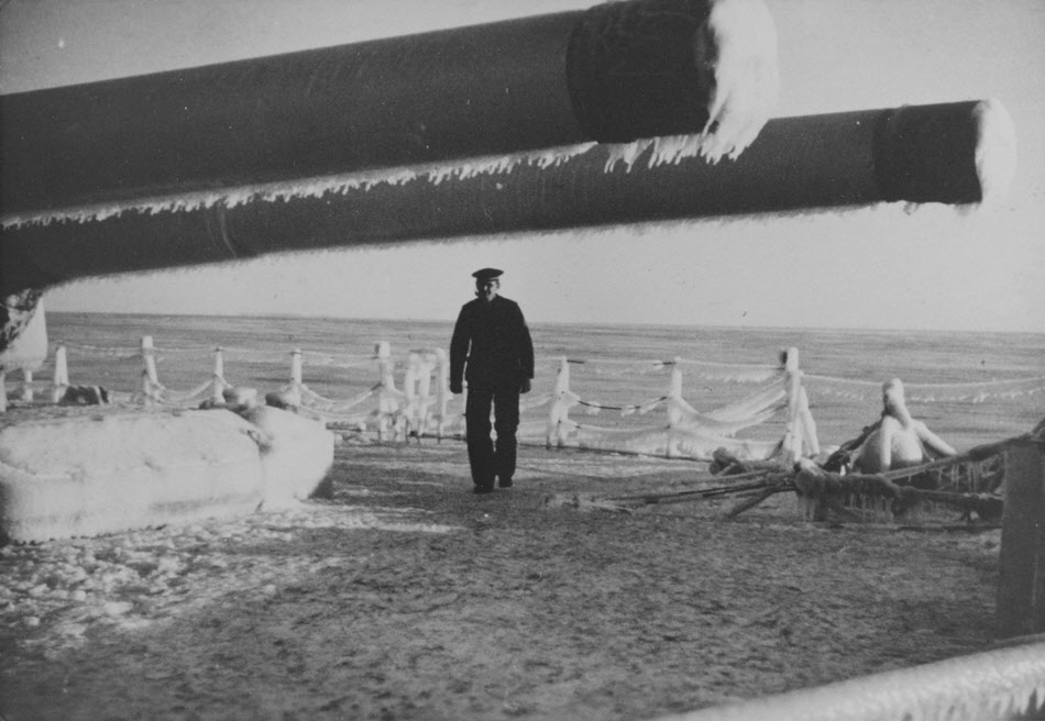 11in guns on Scharnhorst in winter 