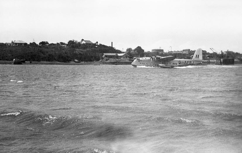 Short S.23 taxiing