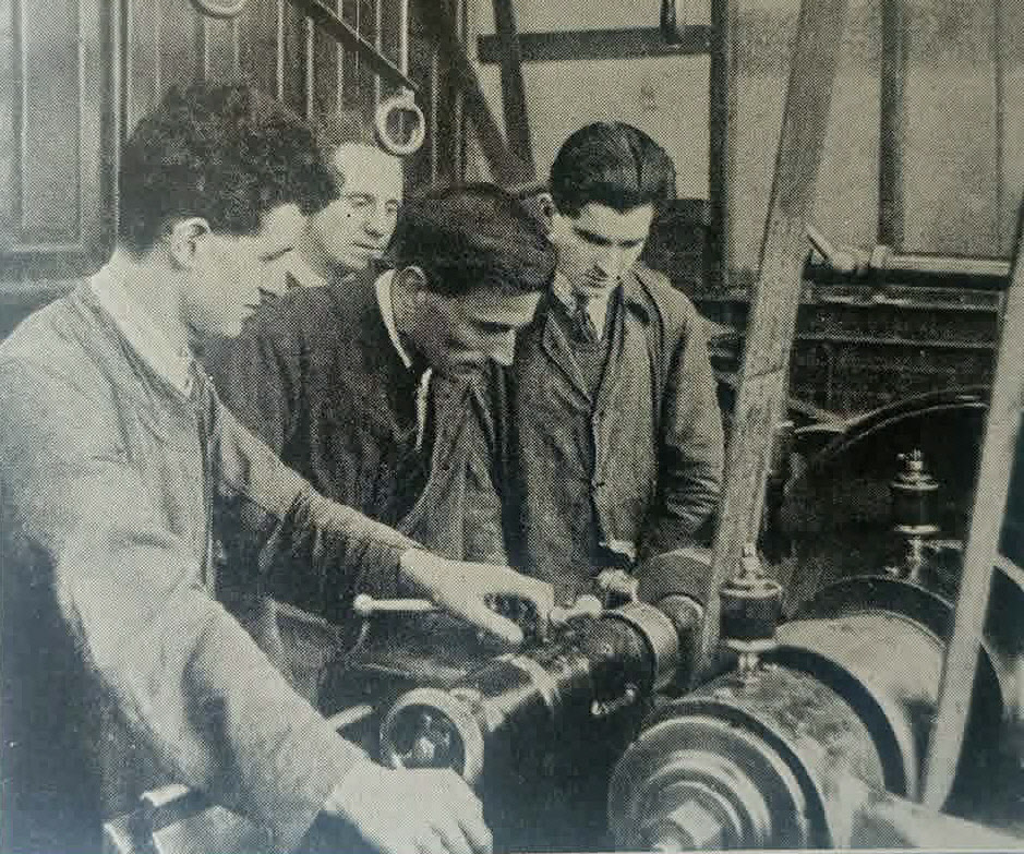 Soldiers learning the lathe, c.1919 