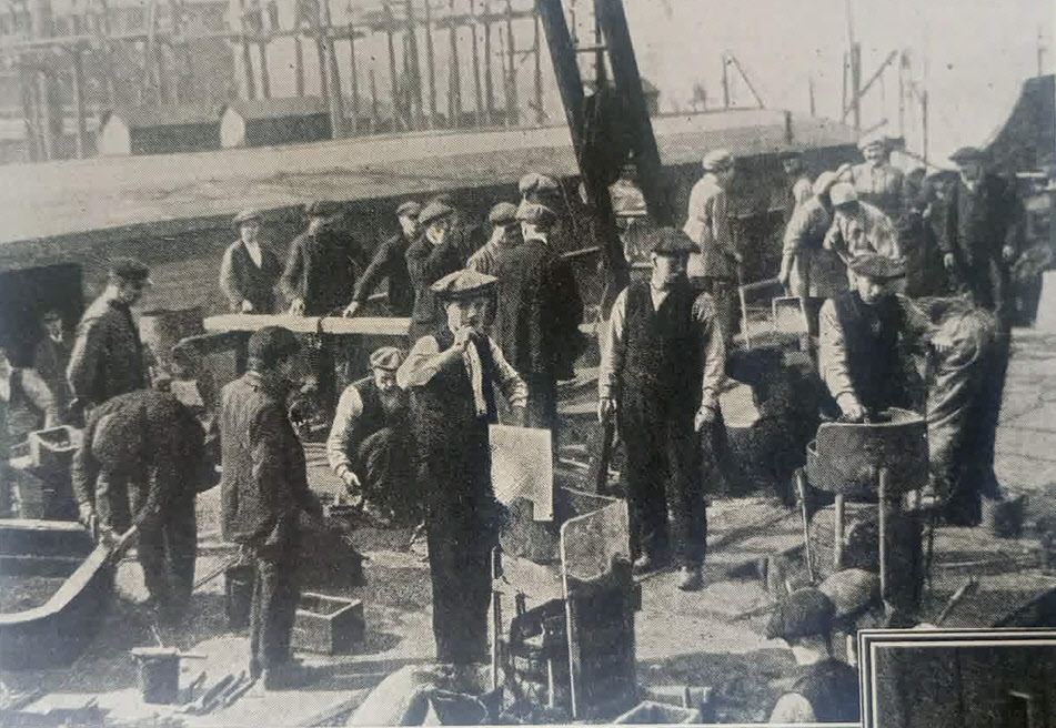 Workers on Standard Type Ship, the Clyde, c.1918 