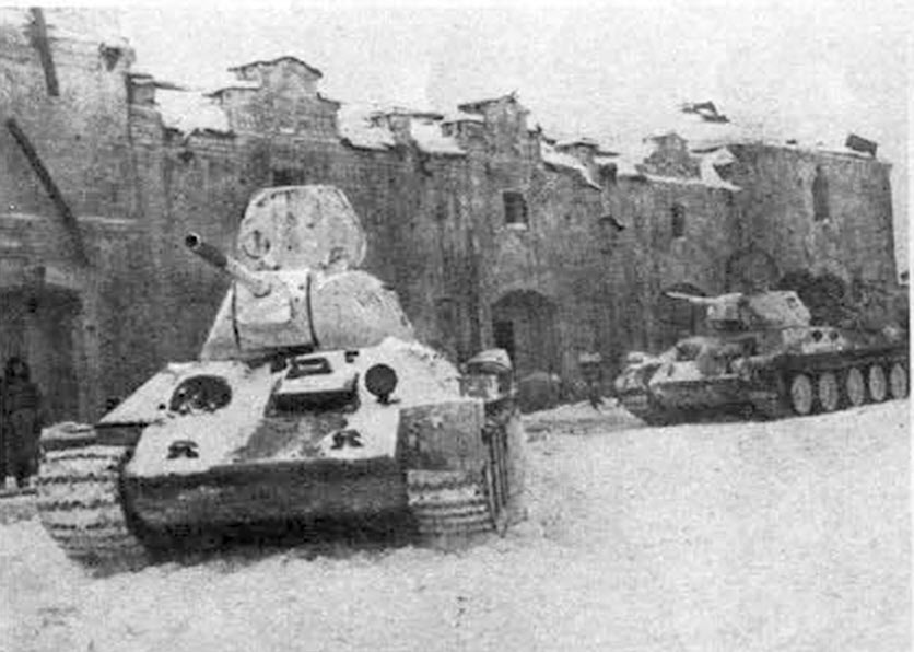 T-34 Model 1941 or 1942 in the snow 