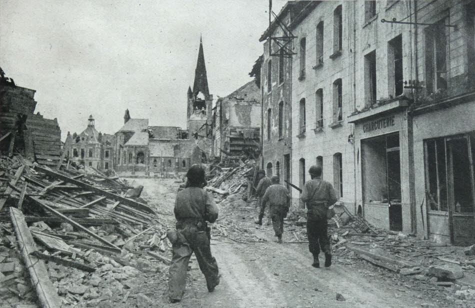 US Troops patrol Periers 