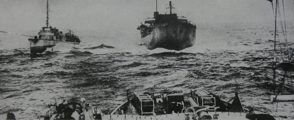 Warship refuels in mid-Atlantic 