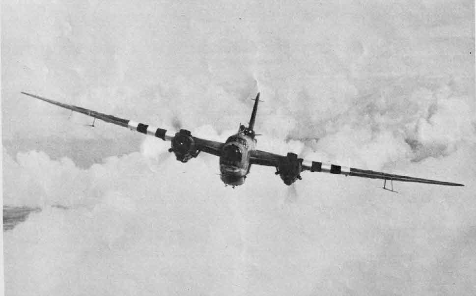 Vickers Warwick I from the Front 