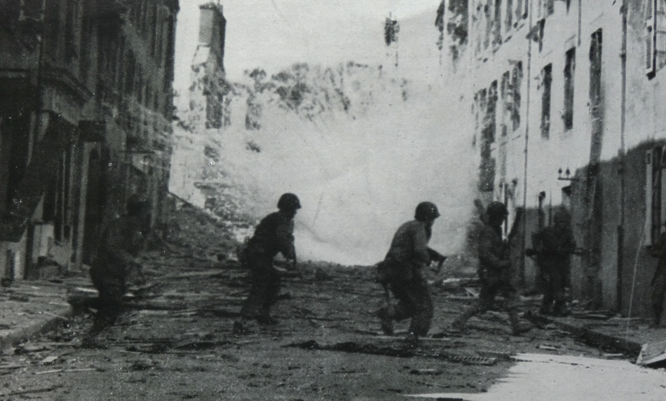 Using White Phosphorus Shell for cover, Brest 