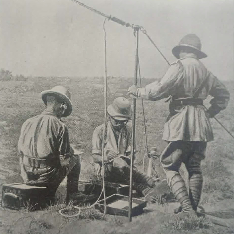 Receiving radio message from aircraft, India, First World War 